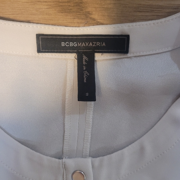 Flowy White Blouse with Slight Bell Sleeves from BCBGMaxAzria - Picture 2 of 9